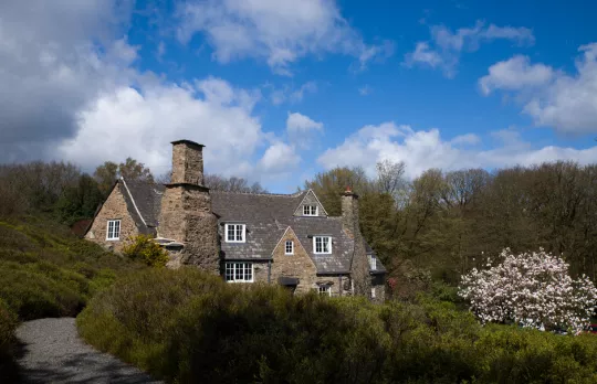 /sites/default/files/2023-08/Susan%20Guy%20-%20Stoneywell%20Garden%20Cottage%20April%208%202014%20%284%29%20web_0.jpg